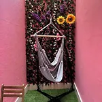 Apartamento Artsy Getaway - Unbeatable Location! Great For Couples & Digital Nomads *