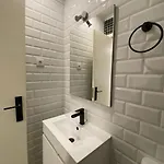 Apartamento Artsy Getaway - Unbeatable Location! Great For Couples & Digital Nomads *