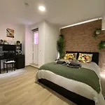 Artsy Getaway - Unbeatable Location! Great For Couples & Digital Nomads Apartamento Lisboa