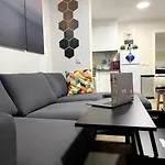 Artsy Getaway - Unbeatable Location! Great For Couples & Digital Nomads Apartamento Lisboa