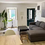 Artsy Getaway - Unbeatable Location! Great For Couples & Digital Nomads Lisboa