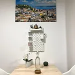 Artsy Getaway - Unbeatable Location! Great For Couples & Digital Nomads * リスボン
