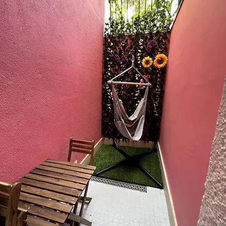 דירה Artistic Digital Getaway - Patio & Great Location! ליסבון
