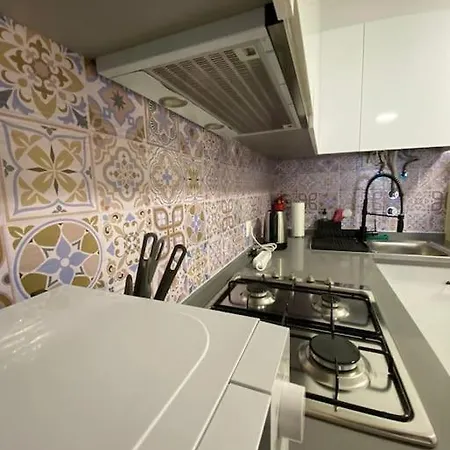 Artistic Digital Getaway - Patio & Great Location! ליסבון