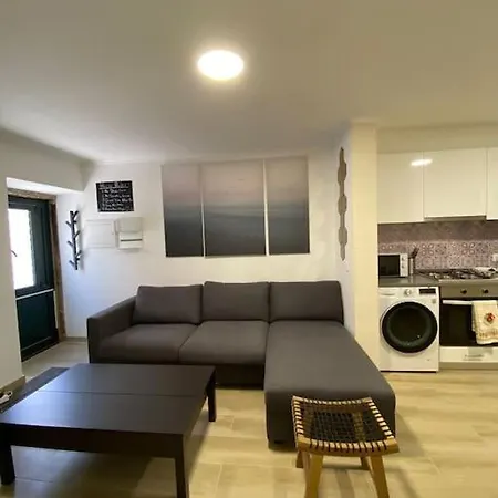 Artistic Digital Getaway - Patio & Great Location! Apartment Lisbon