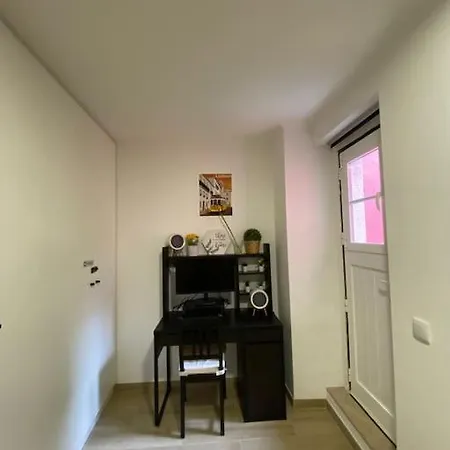 Artistic Digital Getaway - Patio & Great Location! דירה *
