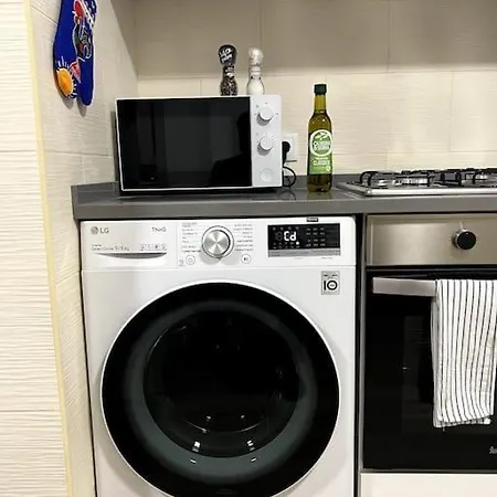 Apartment Artistic Digital Getaway - Patio & Great Location! *