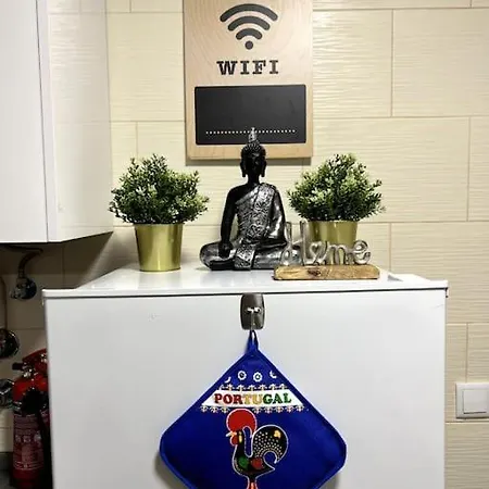 Apartman Artistic Digital Getaway - Patio & Great Location! *