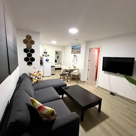 Artsy Getaway - Unbeatable Location! Great For Couples & Digital Nomads Appartement
