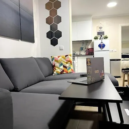 Artsy Getaway - Unbeatable Location! Great For Couples & Digital Nomads Appartement Lisboa