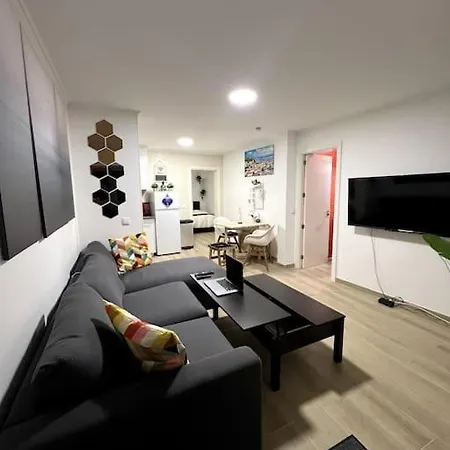 דירה Artistic Digital Getaway - Patio & Great Location! *
