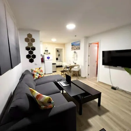Artsy Getaway - Unbeatable Location! Great For Couples & Digital Nomads Апартаменти *