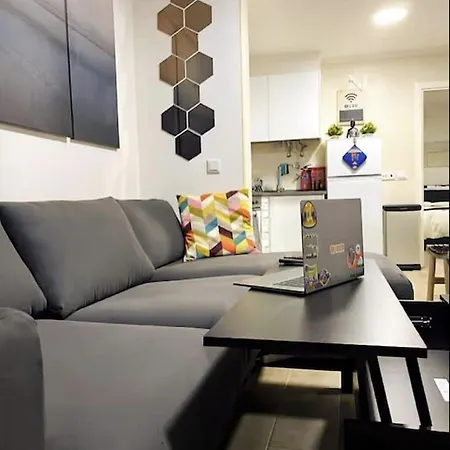 Апартаменти Artsy Getaway - Unbeatable Location! Great For Couples & Digital Nomads *