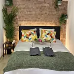 Διαμέρισμα Artsy Getaway - Unbeatable Location! Great For Couples & Digital Nomads